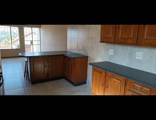 2 BEDROOM TOWNHOUSE FOR SALE IN SILVERFIELDS